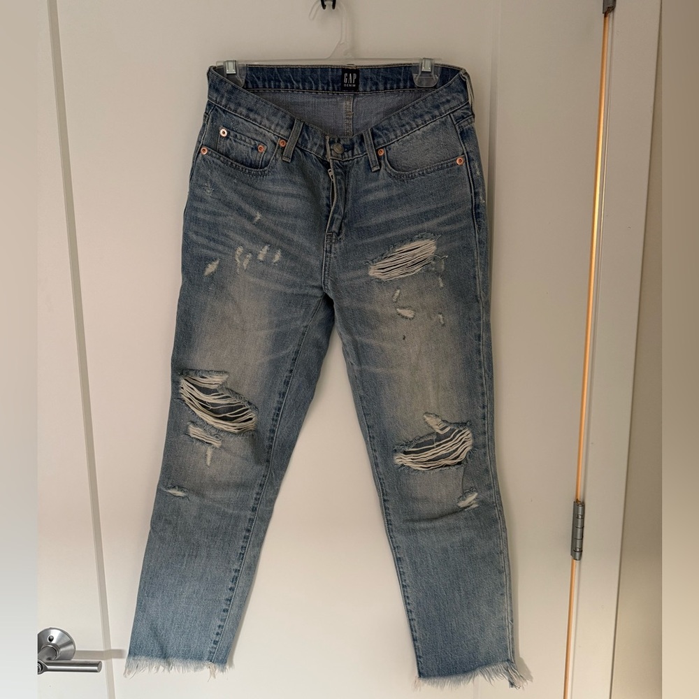 Gap women’s low rise girlfriend jeans - Picture 1 of 3